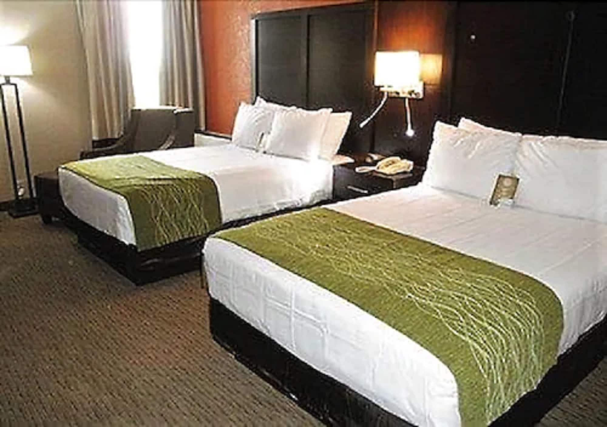 Comfort Inn & Suites Evansville Airport Екстериор снимка