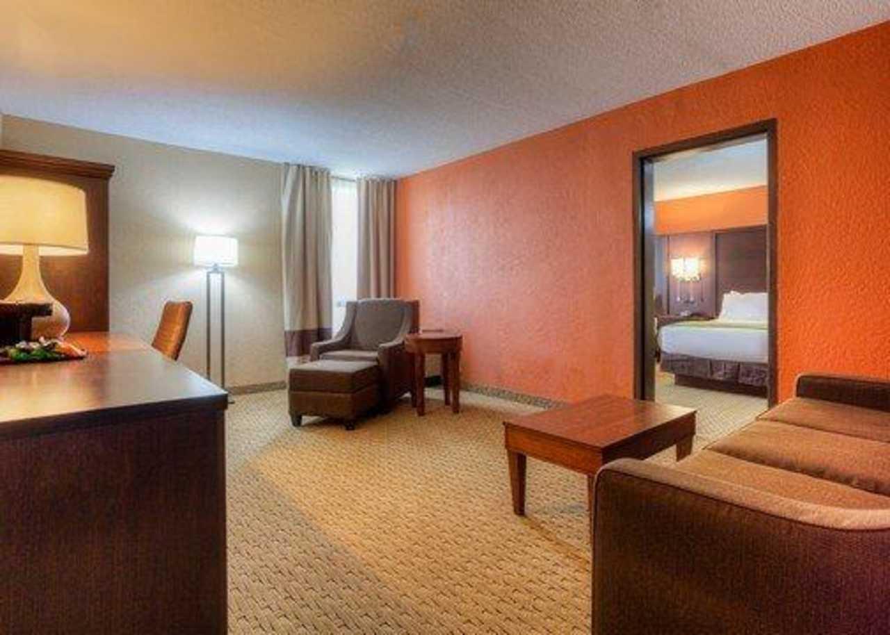 Comfort Inn & Suites Evansville Airport Екстериор снимка