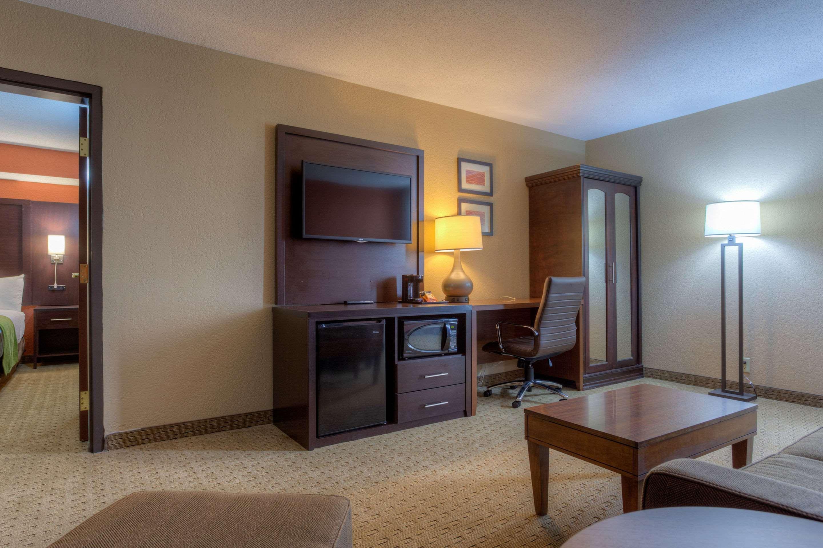 Comfort Inn & Suites Evansville Airport Екстериор снимка
