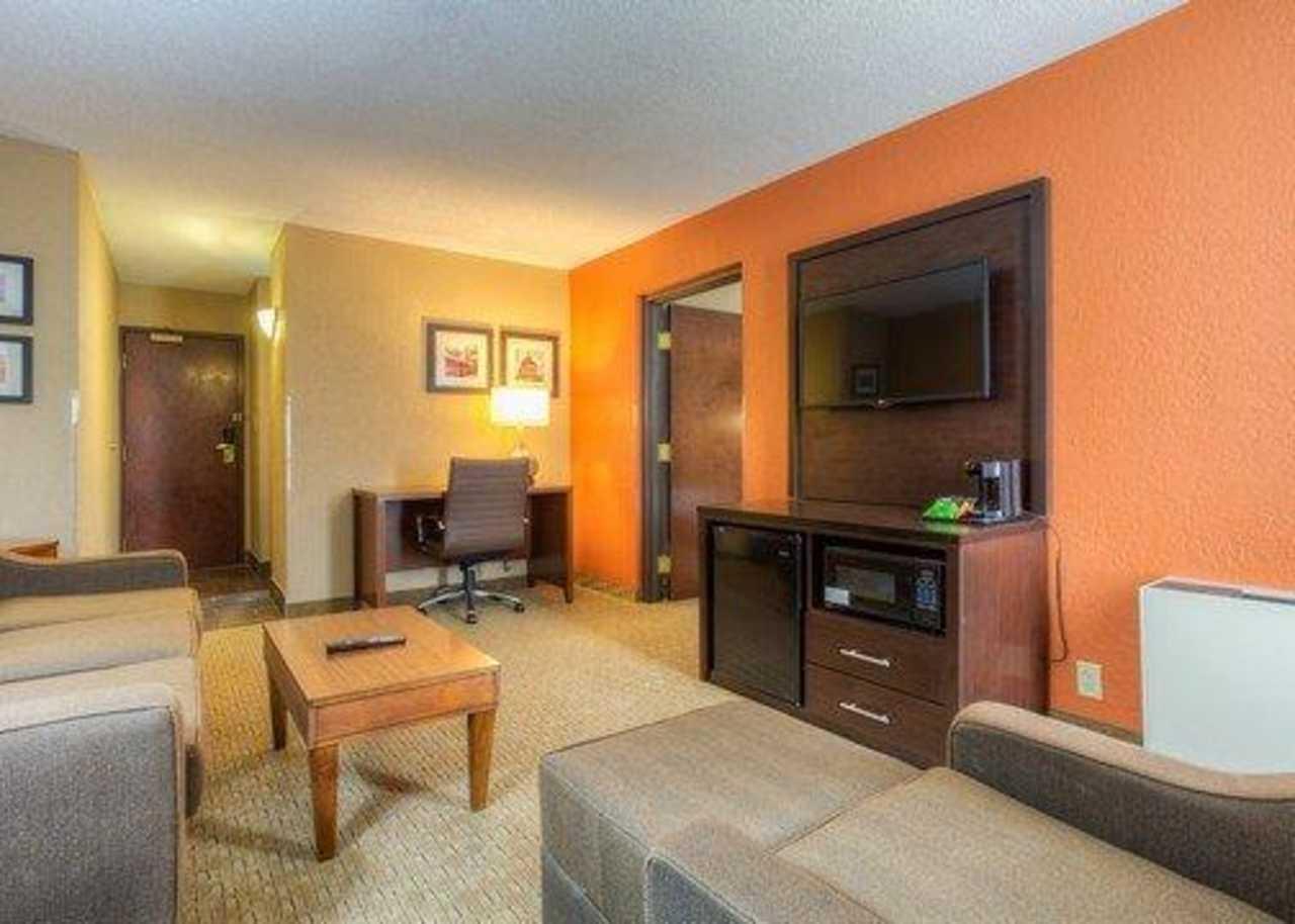 Comfort Inn & Suites Evansville Airport Екстериор снимка