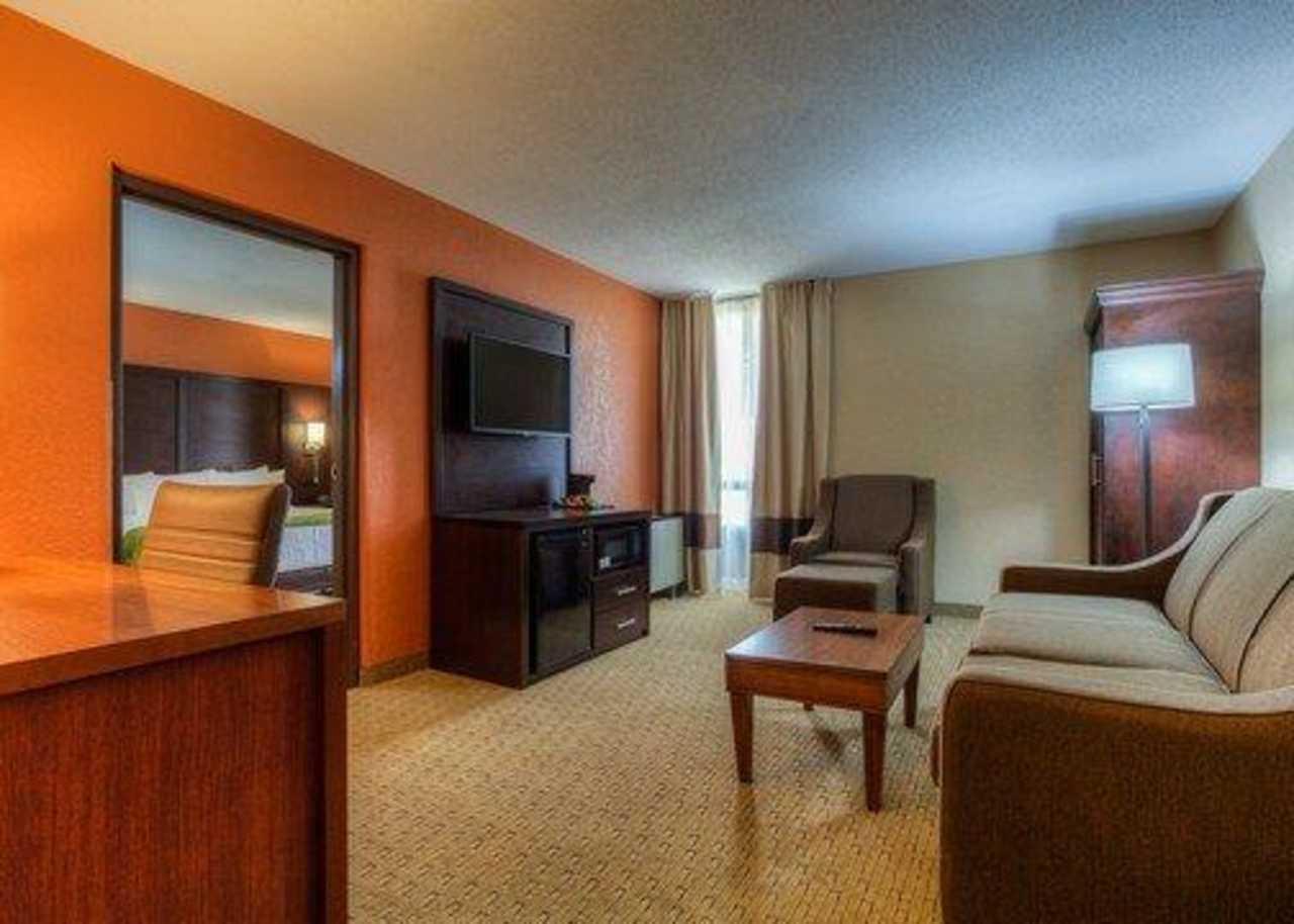 Comfort Inn & Suites Evansville Airport Екстериор снимка