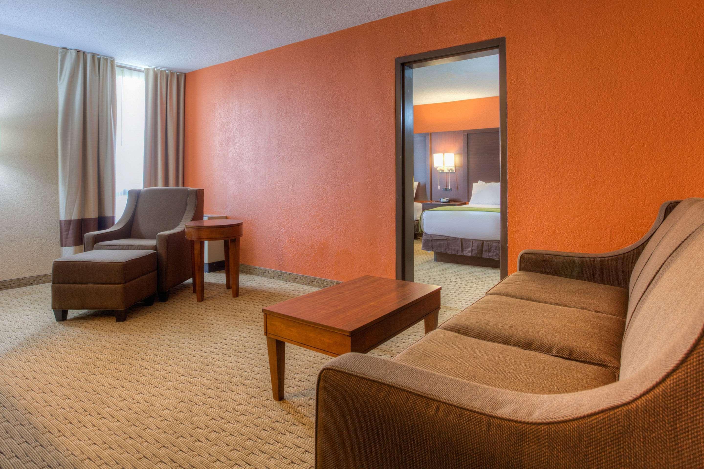 Comfort Inn & Suites Evansville Airport Екстериор снимка