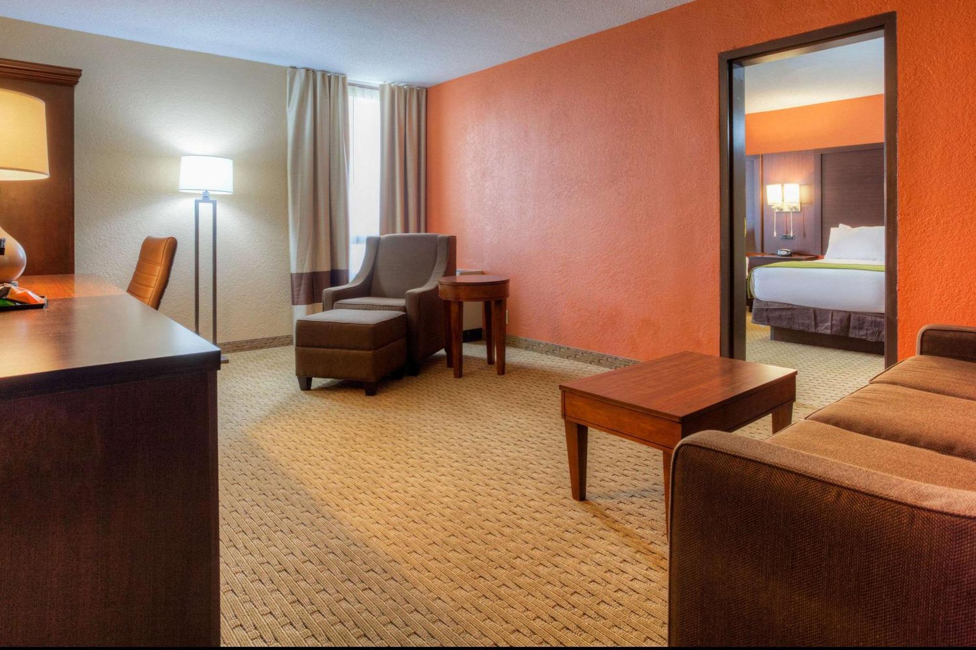 Comfort Inn & Suites Evansville Airport Екстериор снимка