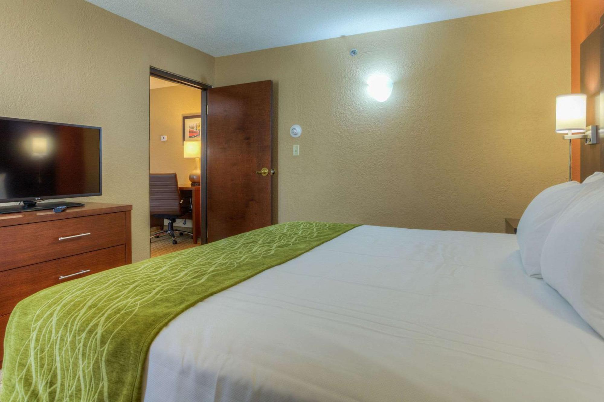 Comfort Inn & Suites Evansville Airport Екстериор снимка