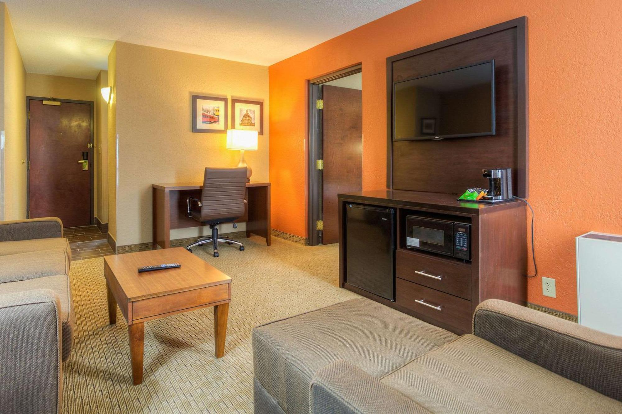 Comfort Inn & Suites Evansville Airport Екстериор снимка