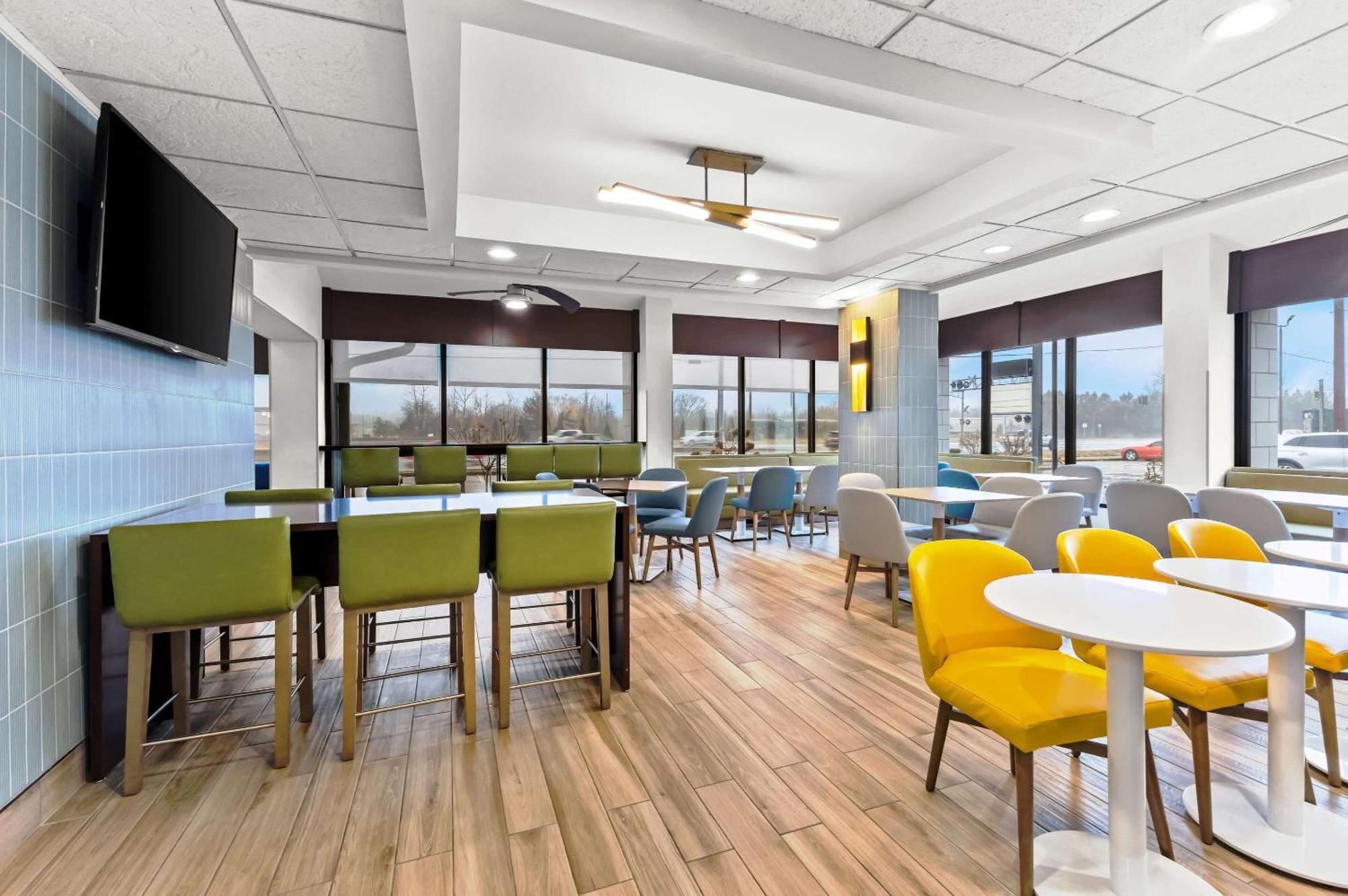 Comfort Inn & Suites Evansville Airport Екстериор снимка