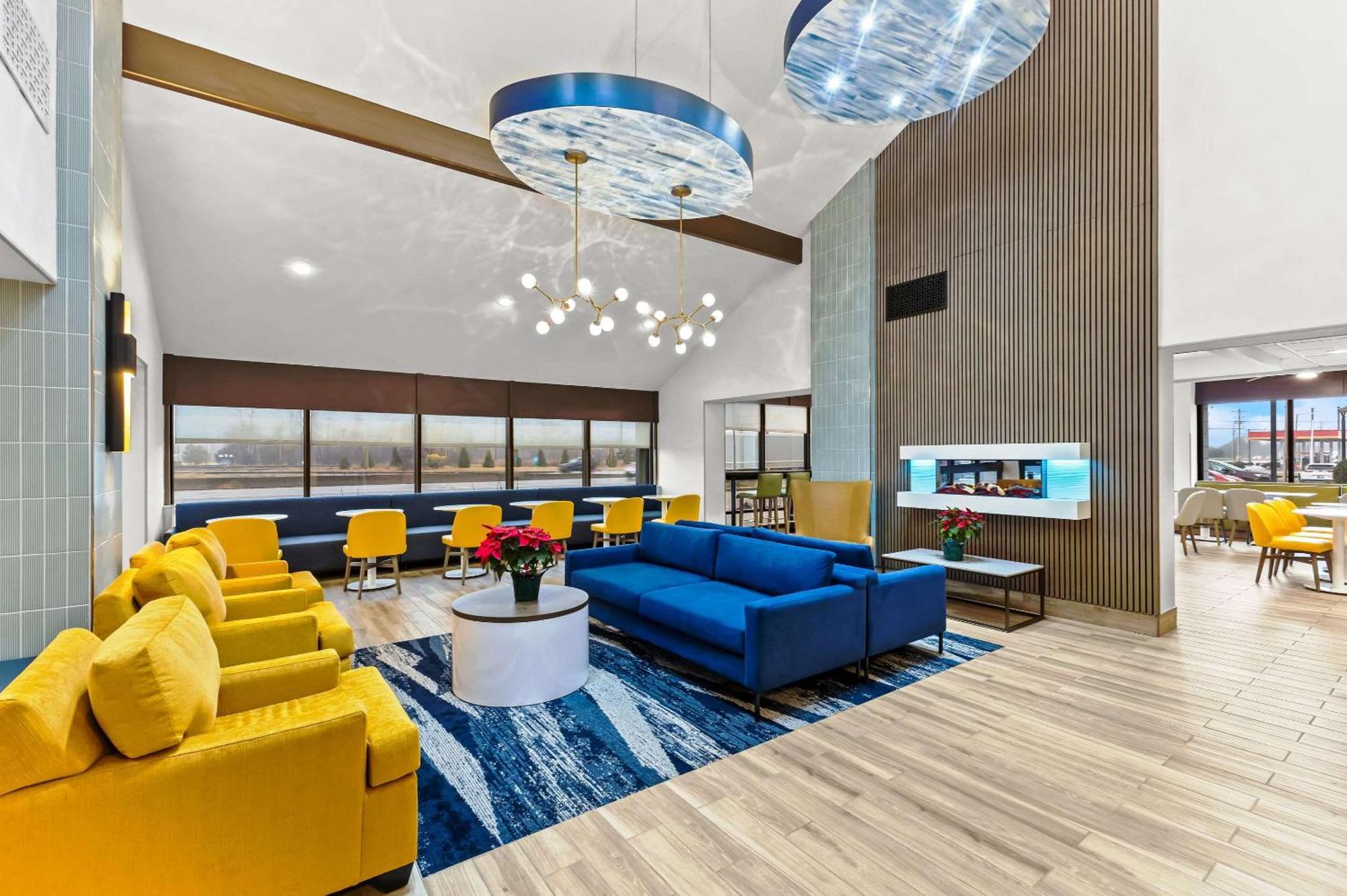 Comfort Inn & Suites Evansville Airport Екстериор снимка